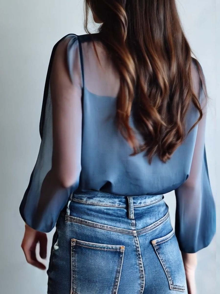 Blouse fleurie printanière fluide, motif bohème chic, offrant un look élégant et décontracté pour femme.