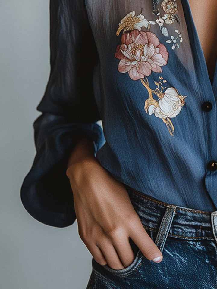 Blouse femme à motifs fleuris, tendance bohème chic. Vêtement fluide et moderne, parfait pour le printemps/été.