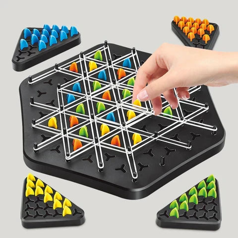 Plateau de jeu LinkLogic avec cartes et pions, favorisant la réflexion et la communication, un jeu éducatif amusant.