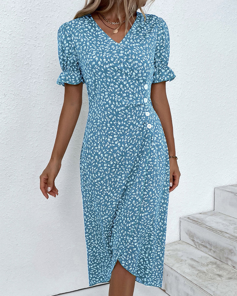 Élégante robe d'été fleurie pour femme, manches courtes, boutonnée, style décontracté chic.