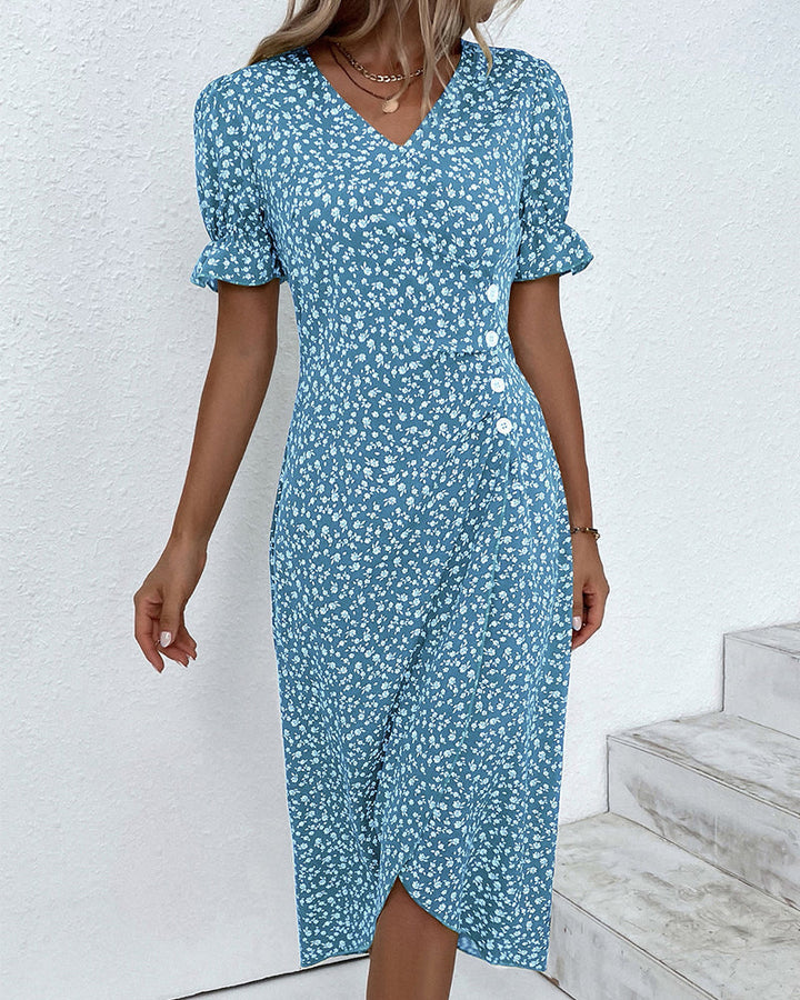 Élégante robe d'été fleurie pour femme, manches courtes, boutonnée, style décontracté chic.