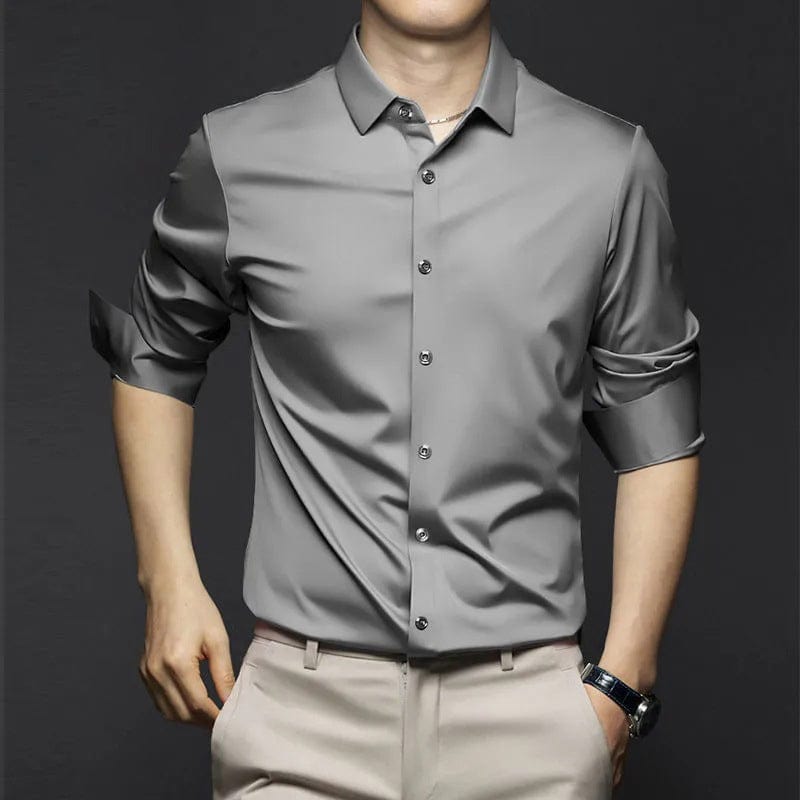 Chemise homme moderne, coupe slim, unie et sans plis, offrant un confort optimal et une élégance pour le bureau.