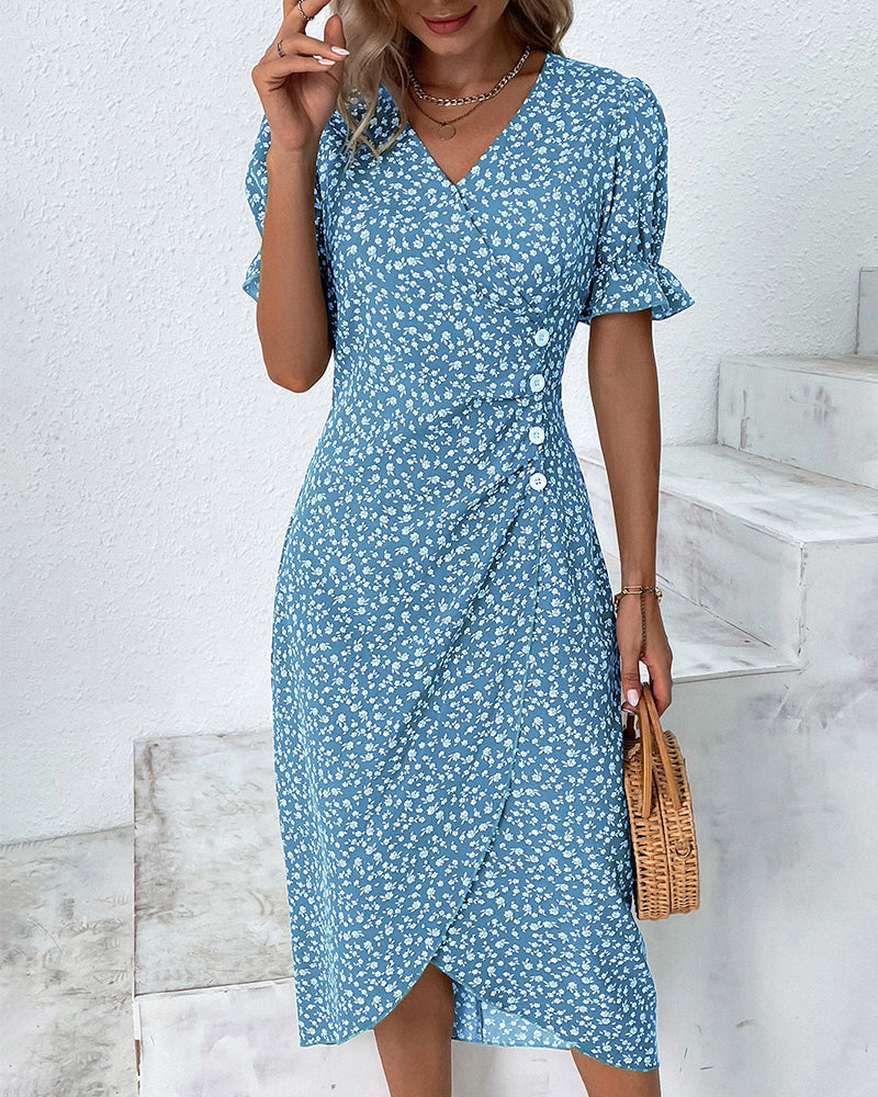 Belle robe femme à fleurs, boutonnée, manches courtes, parfaite printemps-été, style féminin.