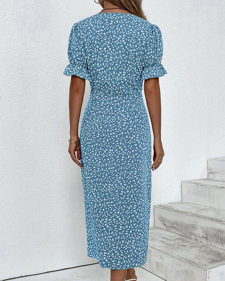 Robe fleurie décontractée pour femme, manches courtes, boutonnée, parfaite pour saison estivale.