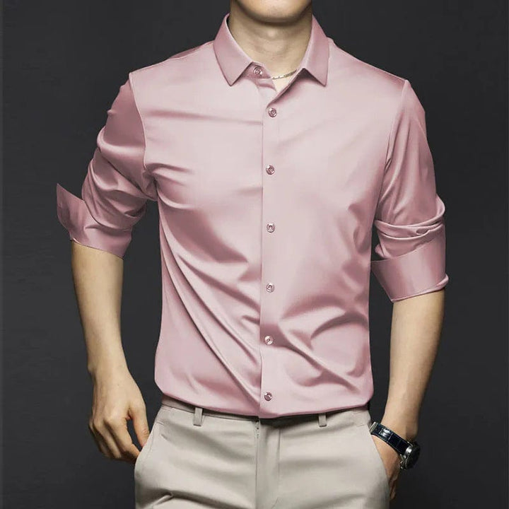 Chemise homme infroissable, coupe slim, manches retroussées, style décontracté moderne et confort exceptionnel.