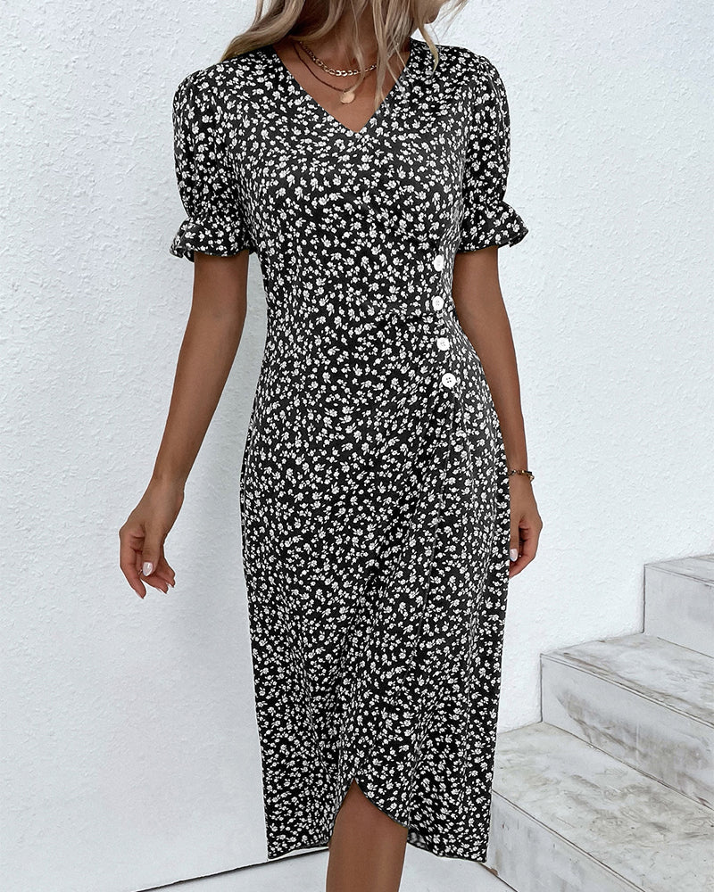 Magnifique robe d'été fleurie, boutonnée, à manches courtes, parfaite pour les journées ensoleillées.