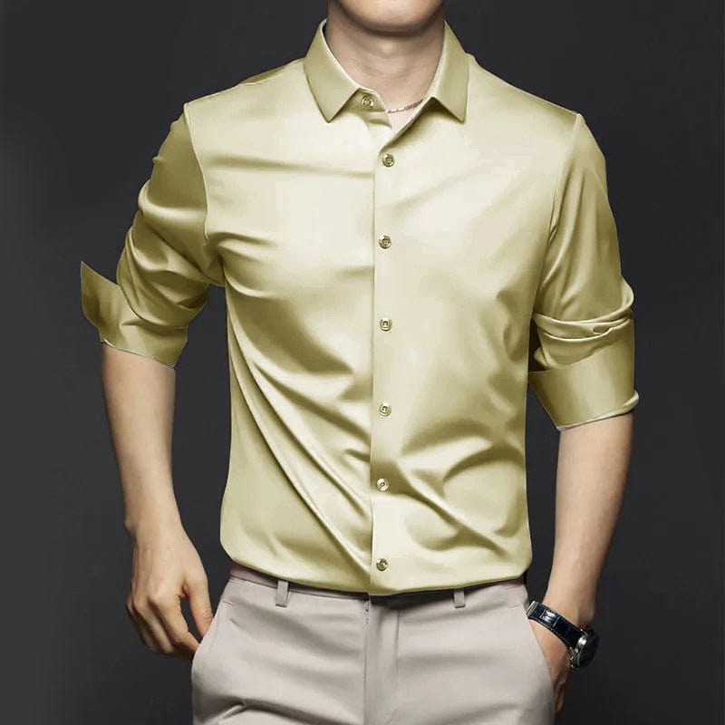 Col impeccable de la chemise homme infroissable, coupe slim, pour un look professionnel et un confort sans faille.