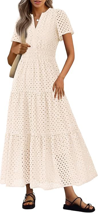 Robe fluide estivale pour femme, coupe longue décontractée, col V élégant.
