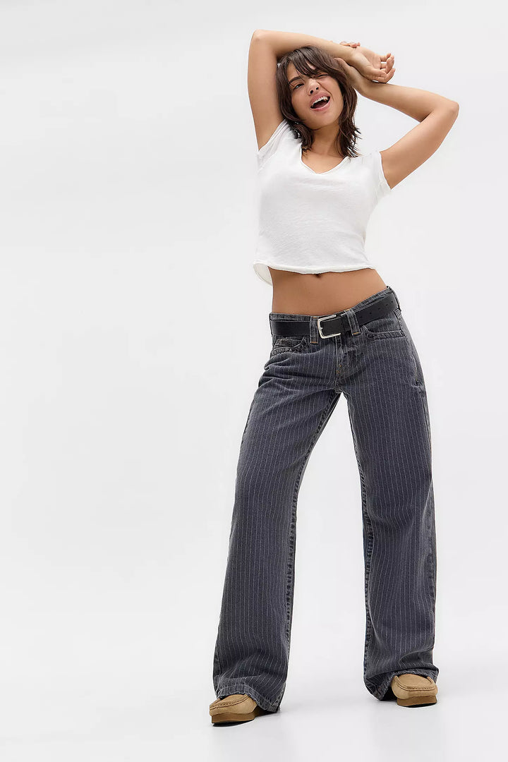 Pantalon femme Kaelvi large droit tendance, coupe urbaine décontractée, parfait pour un style élégant.