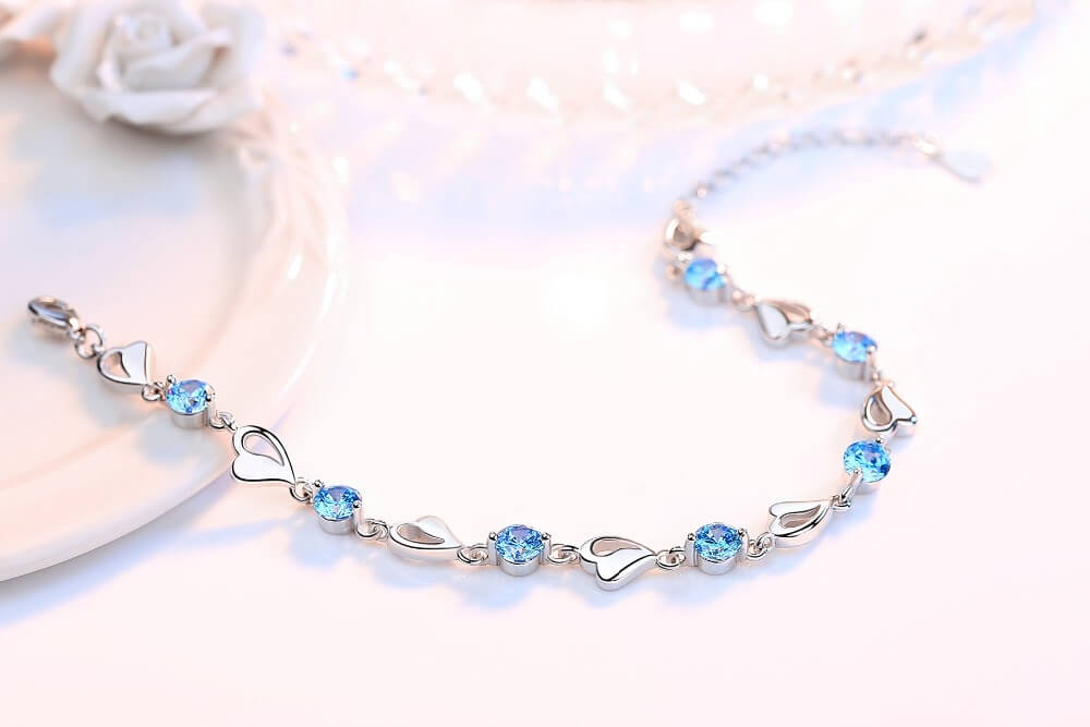 Bracelet en argent 925 pour femme, orné d'un délicat cœur. Bijou chic et intemporel pour toutes.