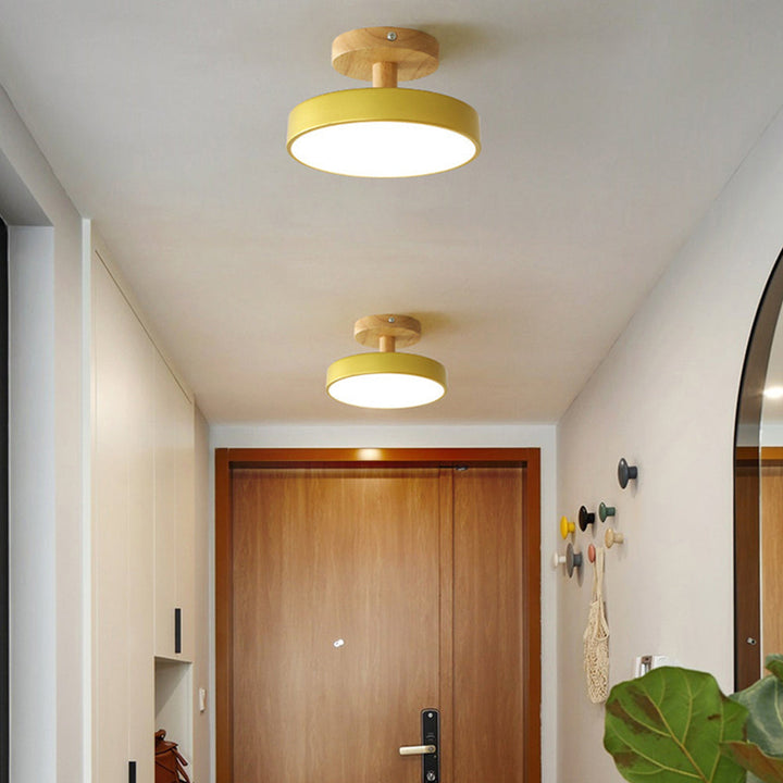 Plafonnier en bois et pastel. Design scandinave, lumière douce pour entrée.