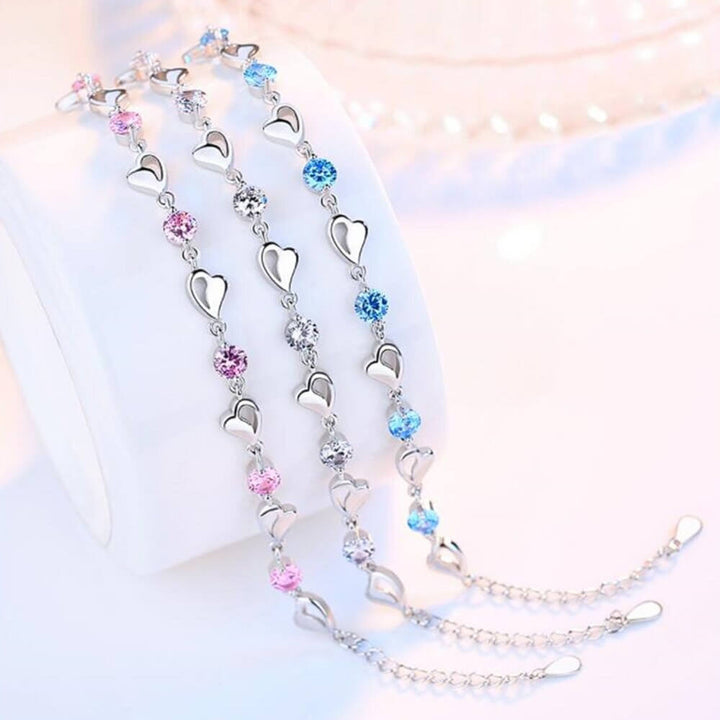 Bracelet femme hypoallergénique en argent sterling 925. Bijou design cœur, parfait pour un look raffiné.