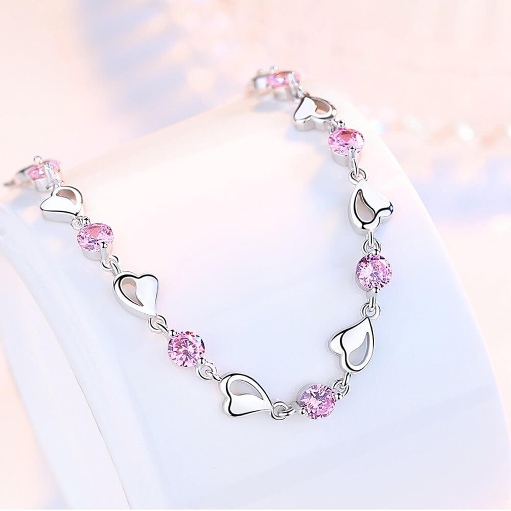 Bijou bracelet cœur pour femme en argent 925 hypoallergénique. Accessoire élégant et tendance.