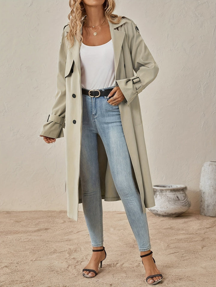 Veste trench femme chic, couleur kaki, design structuré avec boutons, mode printemps automne.