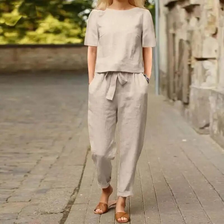 Ensemble deux pièces chic et élégant pour femmes, parfait pour le printemps-été. Confortable et tendance.