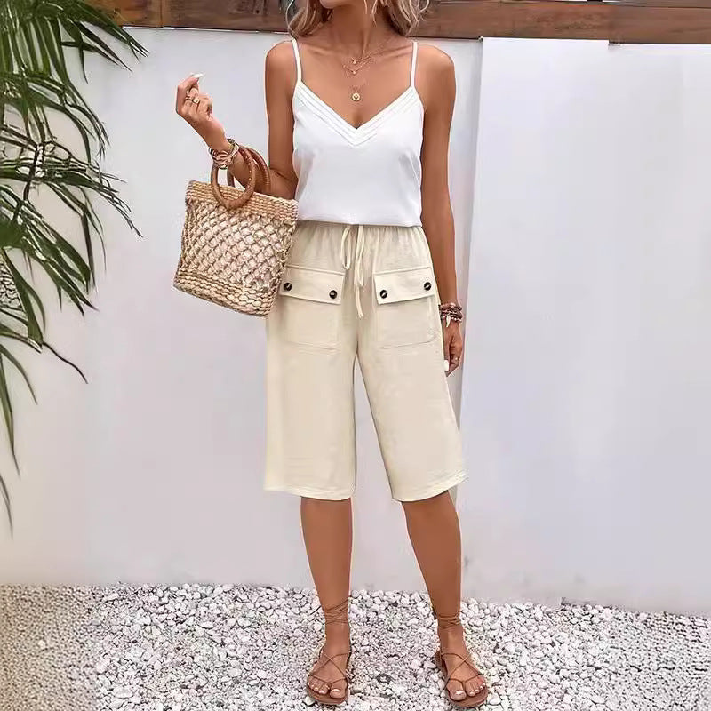 Short fluide femme avec cordon de serrage, parfait pour un look d'été décontracté et stylé.