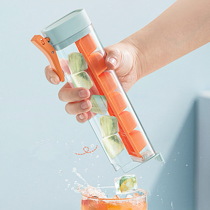 Bac à glaçons FrostPulse, libération rapide et facile. Parfait pour vos boissons froides d'été.
