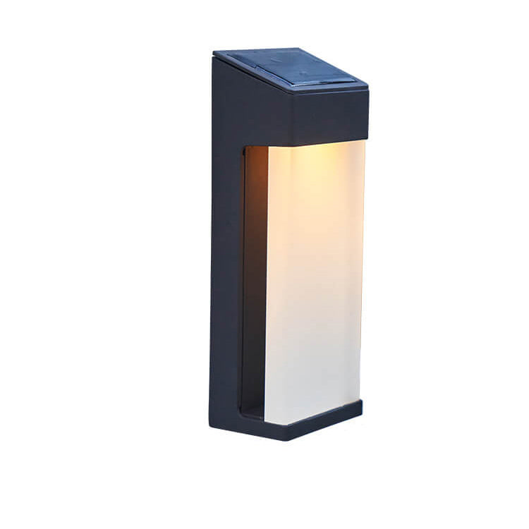 Applique murale solaire industrielle avec abat-jour en verre. Éclairage LED sans fil pour décoration extérieure.