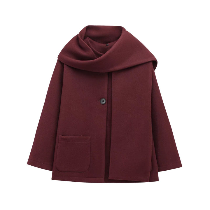 Manteau femme élégant, col enveloppant. Idéal pour un look français sophistiqué en automne ou hiver.