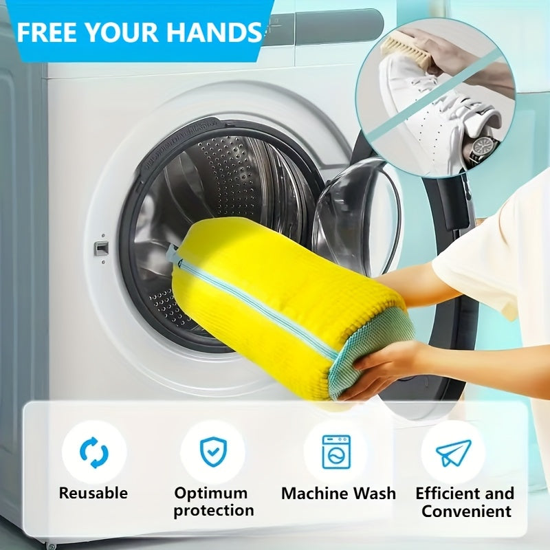Entretien facile et protection des chaussures, sneakers et sandales dans le sac de lavage robuste.