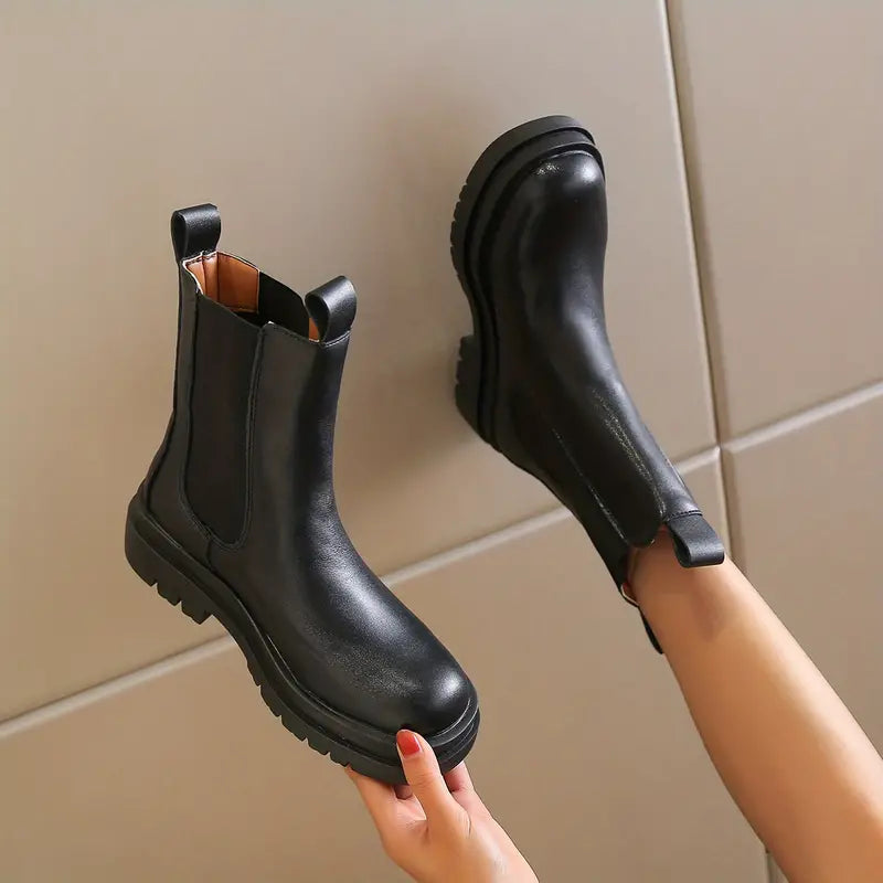 Bottes femme à plateforme tendance, alliant confort et style moderne. Parfaites pour rehausser votre tenue d'automne.