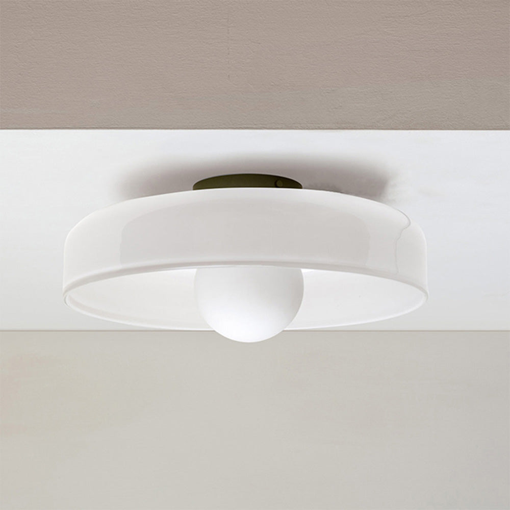 Lampe de plafond LED ronde, style moderne et éclairage puissant pour le salon.