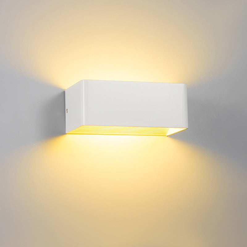 Luminaire intérieur LED cube, un design moderne et minimaliste pour votre applique murale.