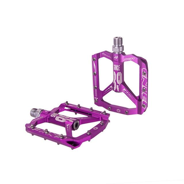Accessoires vélo: Pédales plates VTT ultralégères avec grip antidérapant en aluminium, améliorant la performance du cyclisme.