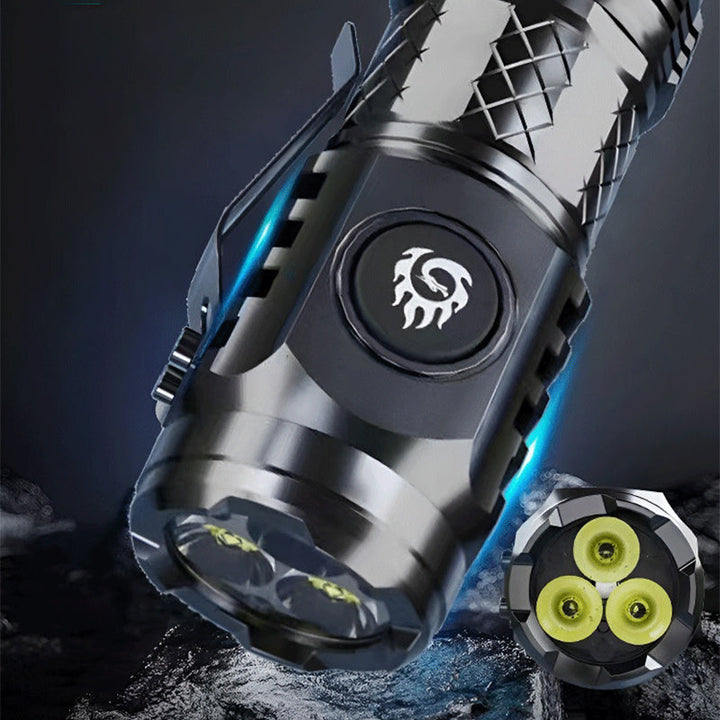 Torche LED portable pour la randonnée, rechargeable, résistante à l'eau.