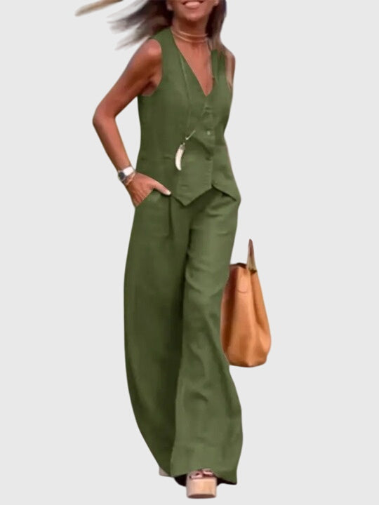 Gilet femme et pantalon large vert foncé pour ensemble chic. Tenue deux pièces élégante, moderne et confortable.