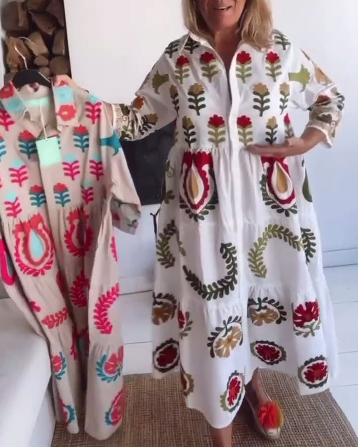 Robe midi florale fluide, col revers, style femme décontracté chic pour les beaux jours.