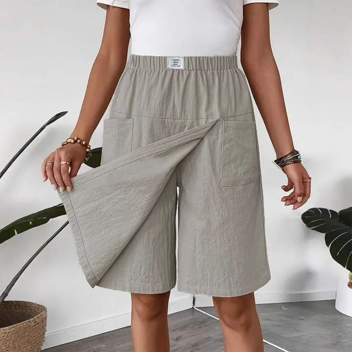 Jupe short femme asymétrique tendance, parfait pour l'été. Style chic et décontracté.
