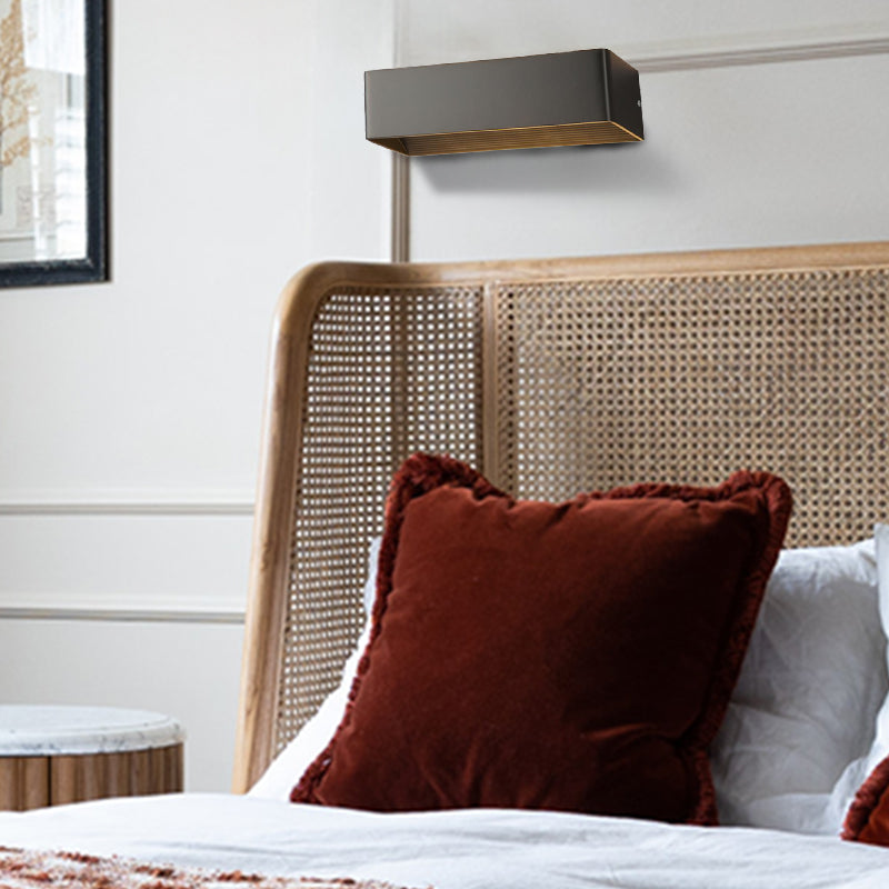 Luminaire mural LED cube design, parfait pour sublimer votre salon ou chambre moderne.