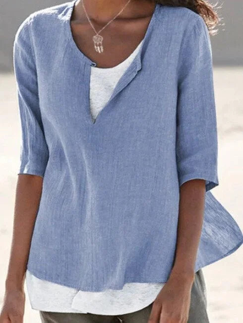 Blouse femme grande taille fluide, col V. Chemisier estival respirant pour une tenue quotidienne chic et confortable.