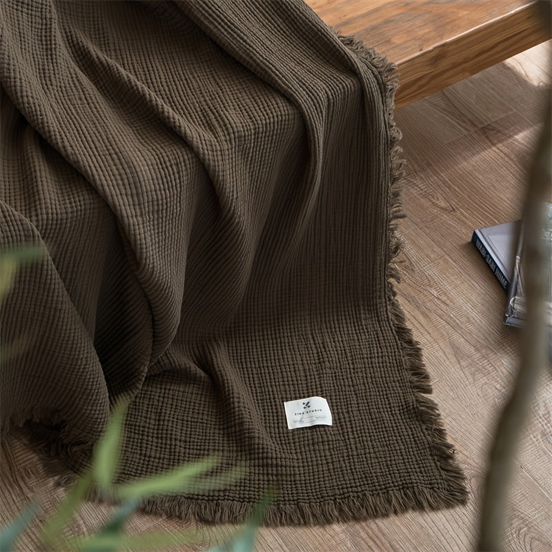 Plaid doux en gaze de coton gris ou vert olive, idéal pour chambre, salon ou extérieur.