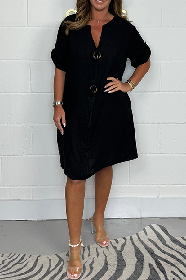 Robe en lin décontractée femme, confortable pour l'été, avec boutons. Un style chic et intemporel pour toute occasion.