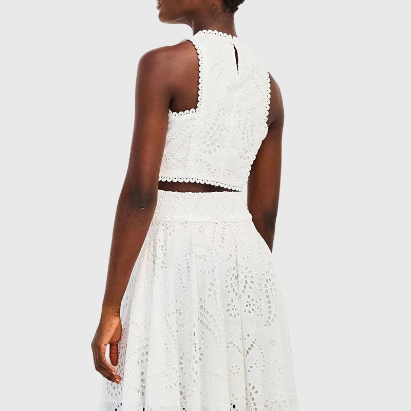 Découvrez l'ensemble femme deux pièces : crop top et jupe longue fluide, parfait pour une élégance estivale sans effort.