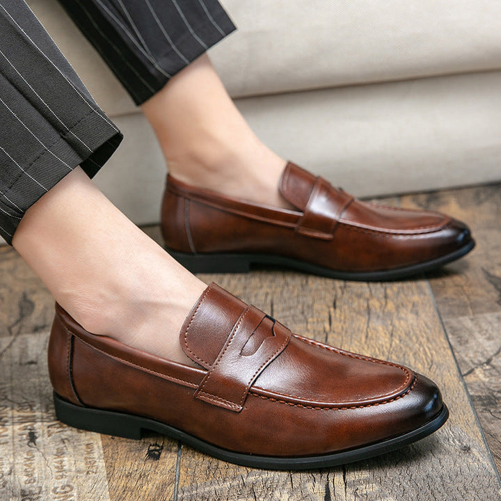Mocassins classiques noirs pour hommes, élégants et confortables, parfaits pour les affaires et le style formel.