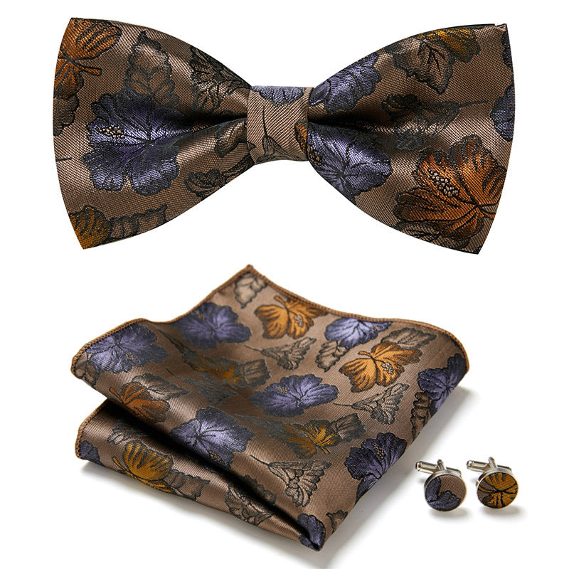 Accessoires de chemise homme : nœud papillon, pochette, boutons de manchette, style assuré.