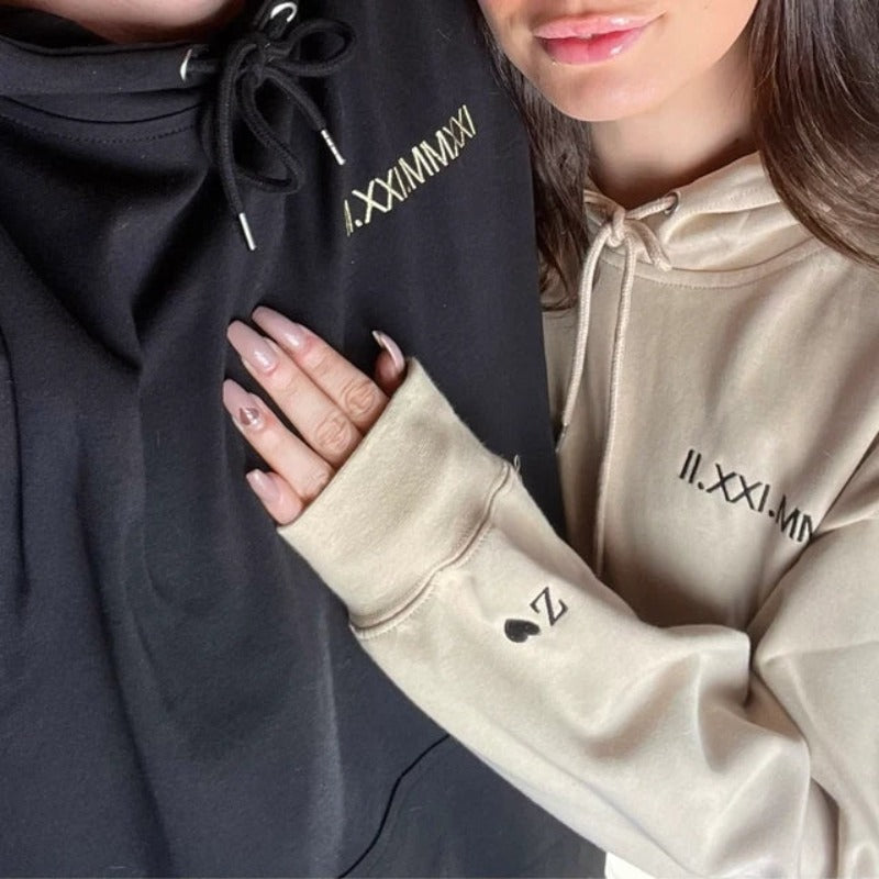 Vêtements personnalisés pour amoureux, sweat à capuche avec broderie date spéciale.