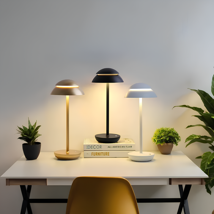 Lampe de table sans fil design scandinave, en aluminium gris. Éclairage LED dimmable pour chambre ou salon contemporain.