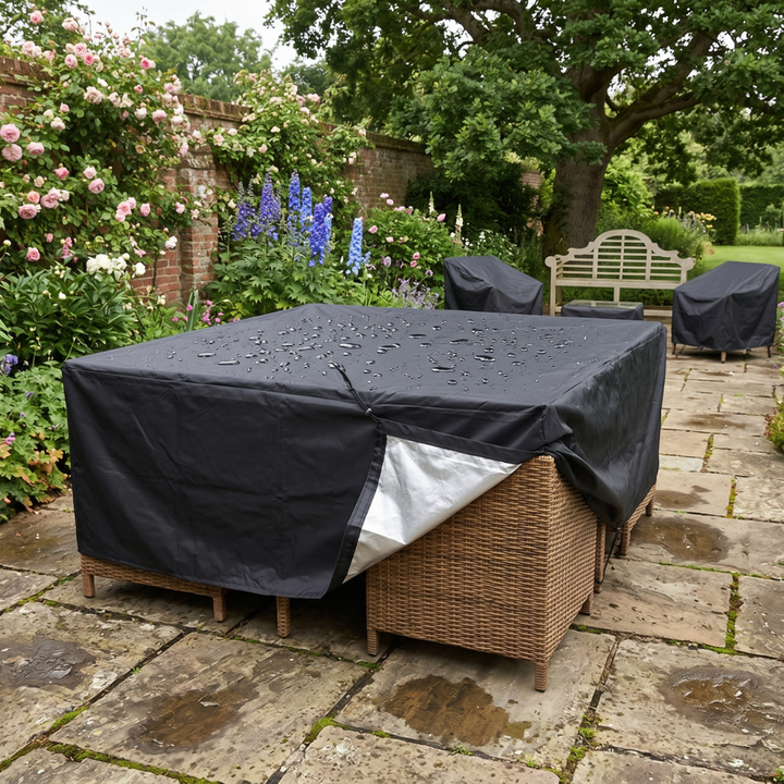 Bâche durable pour meubles d'extérieur, résistante aux intempéries et offrant une protection UV optimale.
