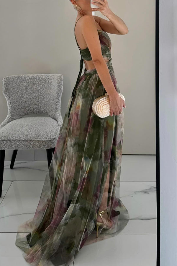 Robe de soirée imprimée pour femme, style bohème chic, avec laçage au dos. Idéale printemps-été, mode élégante.