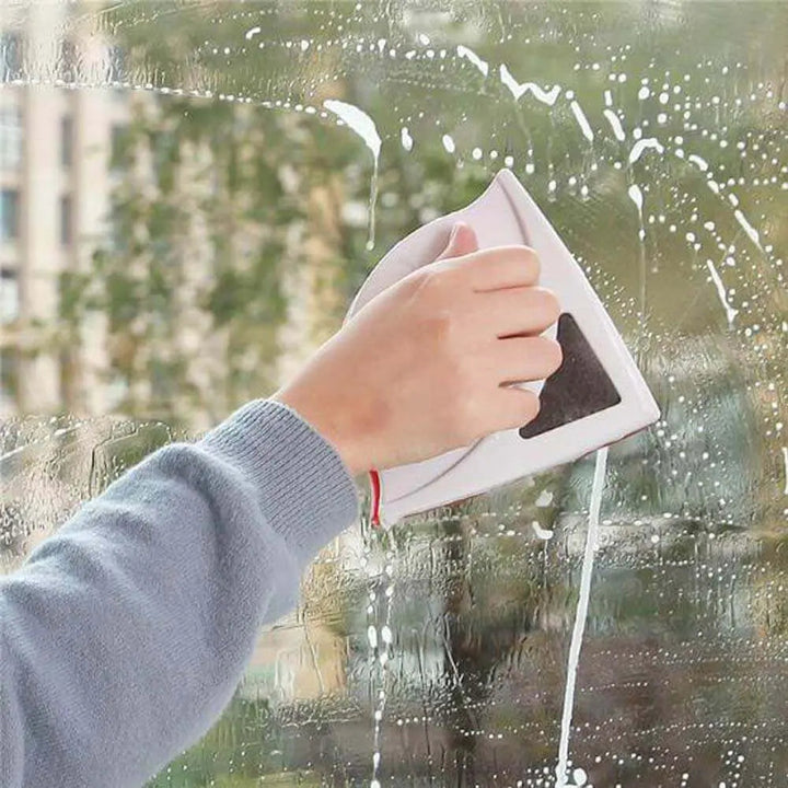 ClarityMag, l'innovant nettoyeur magnétique avec corde de sécurité, pour des fenêtres impeccables sans risque.