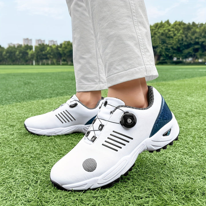 Chaussures de golf pour hommes avec système de laçage rotatif, offrant maintien et légèreté pour le jeu.