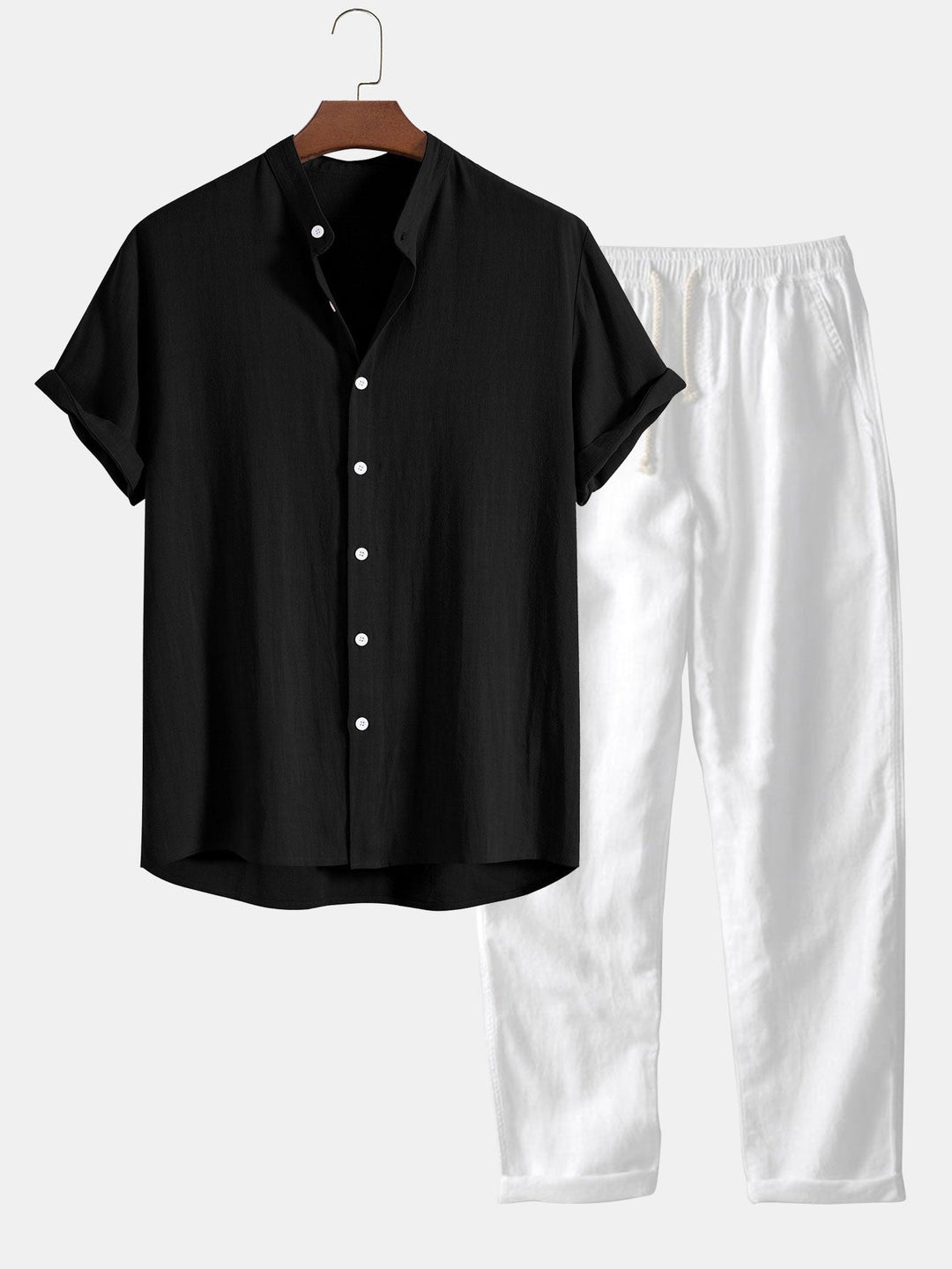 Parfait pour l'été : ensemble homme en lin, chemise manches courtes et pantalon. Confort et élégance décontractée assurés.