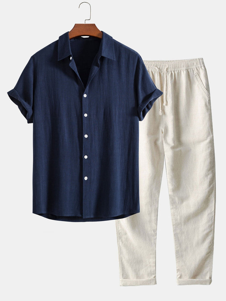 Tenue homme été relaxante. Ensemble en lin, chemise manches courtes et pantalon confortable, parfait pour le style relax.