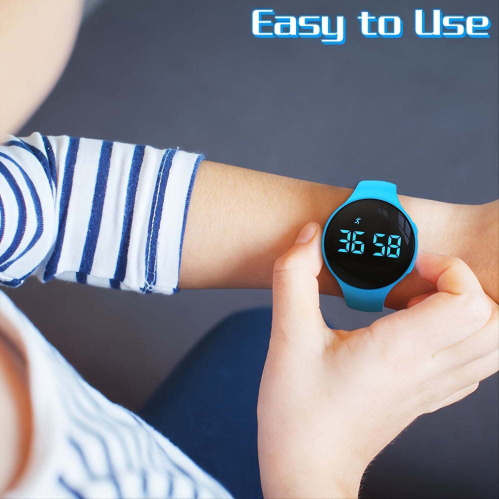 Gros plan écran LED lumineux montre podomètre enfant, affichant pas et heure, parfait pour suivi d'activité et fitness.