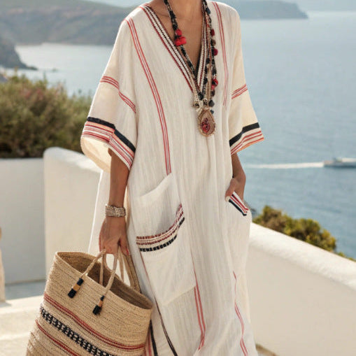 Robe caftan bohème longue brodée pour femme, idéale été, plage et vacances, style fluide et chic.