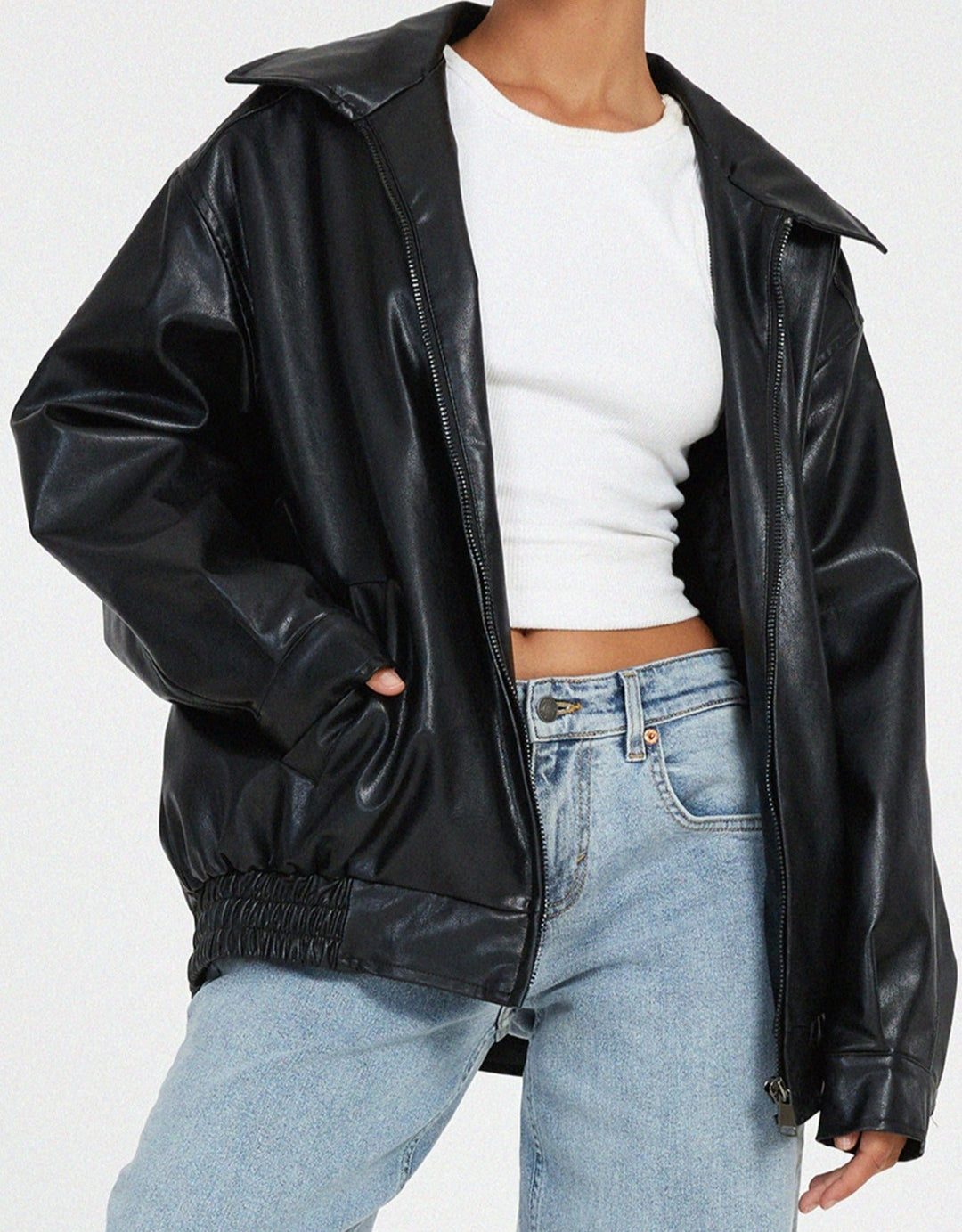Veste oversize Yara en cuir noir pour femme, look chic et décontracté, idéale printemps/été, style urbain tendance.